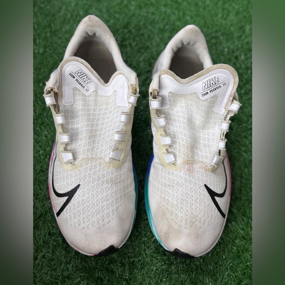 Nike Air Zoom Pegasus 37
White Multi-Color Size 10